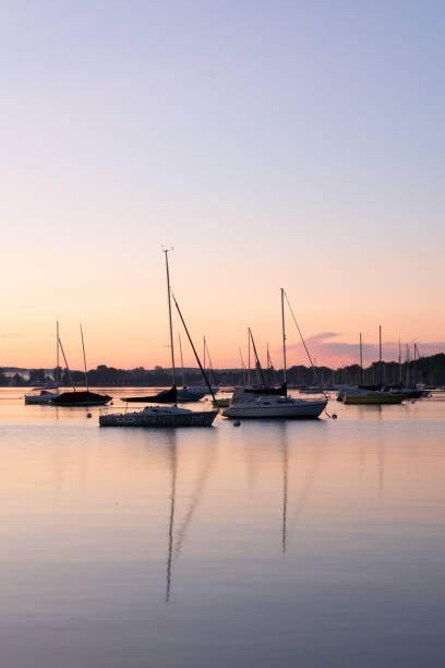 множество парусных судов на аммерзее - ammersee стоковые фото и изображения