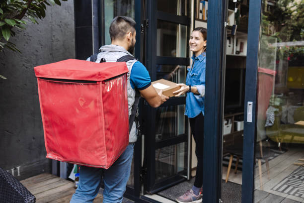 istock Woman received the package from the delivery man 1441739194