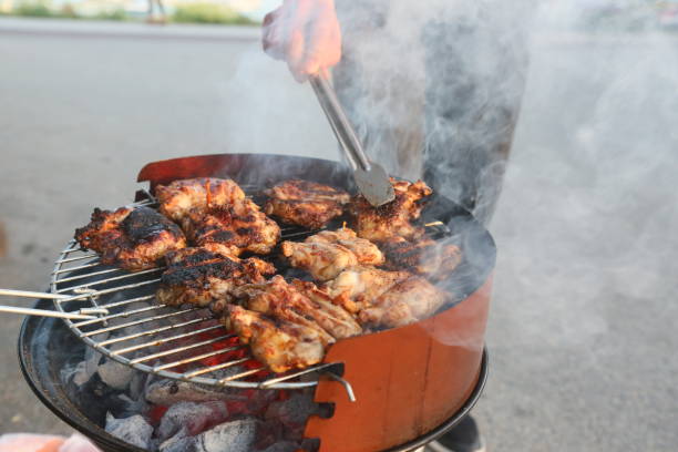 grillhähnchenkoteletts - barbecue chicken stock-fotos und bilder