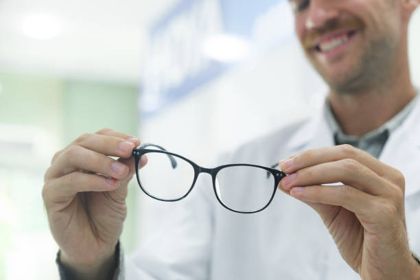 istock Optician suggesting new eyeglasses frame to clients. 1441818053