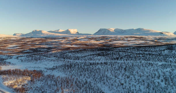 lapporten mountains winter 01 - norrland imagens e fotografias de stock