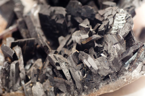 échantillon minéral wolframite - en tungstène photos et images de collection