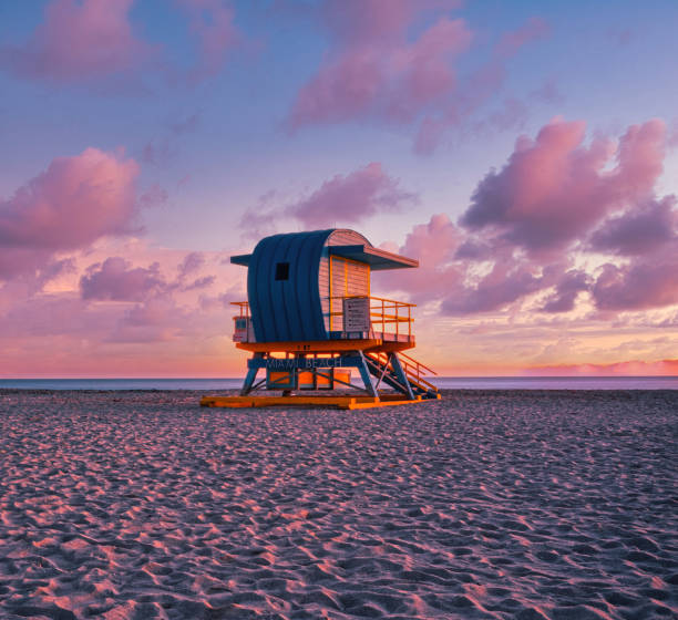 istock Lifeguard house on a beautiful Miami beach at sunset 1441844845