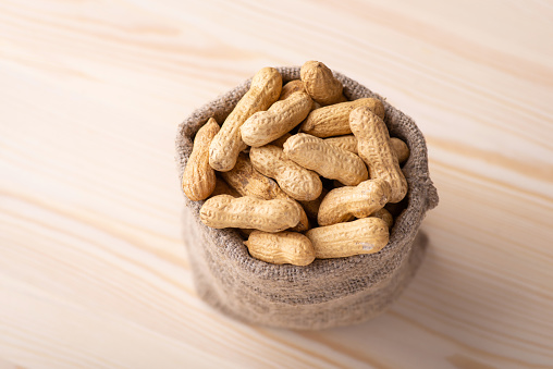 Unpeeled peanuts, tasty fresh nuts