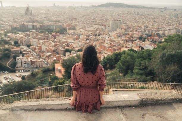 woman looking at barcelona - women rear view one person arch imagens e fotografias de stock