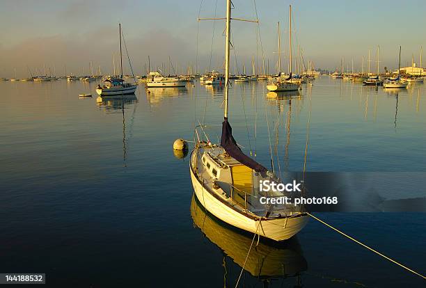 Embarcação De Vela - Fotografias de stock e mais imagens de Ao Ar Livre - Ao Ar Livre, Baía de San Diego, Cena de tranquilidade