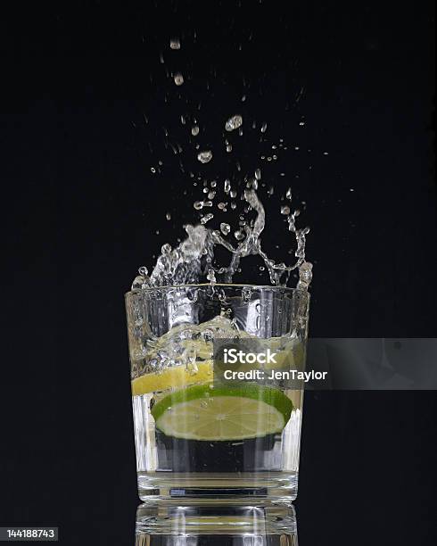 Al Limone E Limetta - Fotografie stock e altre immagini di Acqua - Acqua, Acqua potabile, Acqua tonica