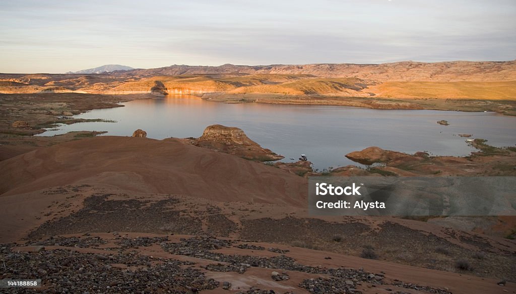 Lake Powell 日の出を一望 - ウェイクボーディングのロイヤリティフリーストックフォト