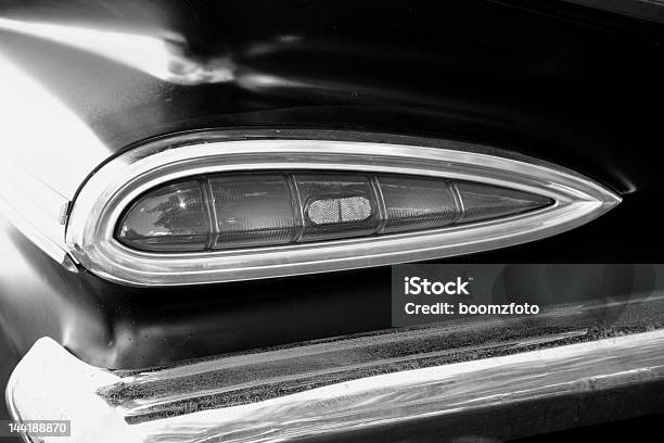 Черный Белыйvintage Car Rear Lights — стоковые фотографии и другие картинки Автомобиль - Автомобиль, Антиквариат, Бампер