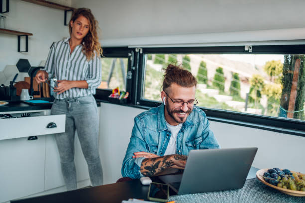 couple working from home and spending time together in the kitchen - social housing audio imagens e fotografias de stock