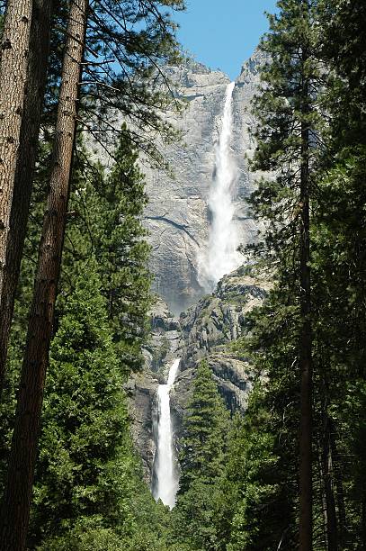 Parte superior y cascadas bajas de Yosemite - foto de stock
