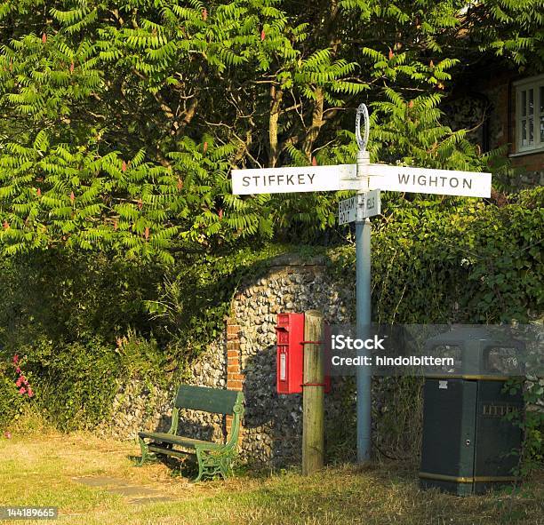 Foto de À Noite e mais fotos de stock de Norfolk - East Anglia - Norfolk - East Anglia, Caixa de correio, Caixa de correio pública