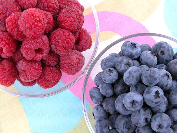 ブルーベリー、ラズベリー - raspberry berry fruit gourmet isolated ストックフォトと画像