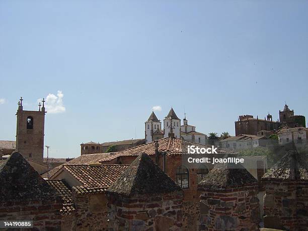 Caceres8 - Fotografie stock e altre immagini di Castello - Castello, Chiesa, Cittadina