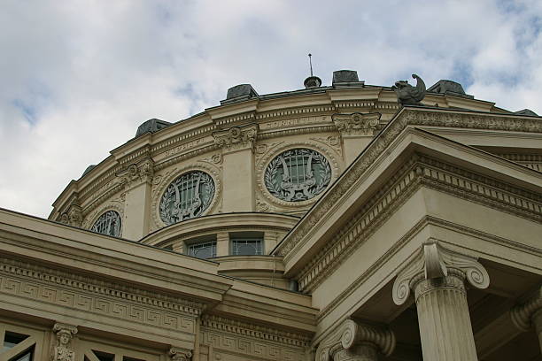 oper von bucarest, der hauptstadt von rumänien - bucharest opera romania indigenous culture stock-fotos und bilder