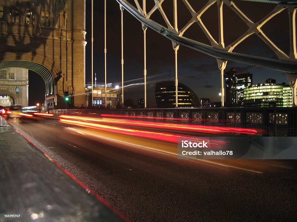 TOWER BRIDGE DI NOTTE - Foto stock royalty-free di Capitali internazionali