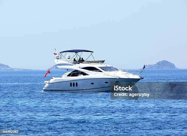 Motorelancio - Fotografie stock e altre immagini di Acqua - Acqua, Ambientazione esterna, Andare in barca a vela