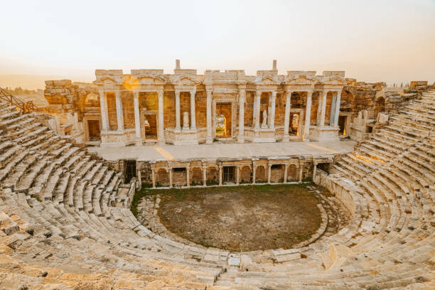 古代都市 hierapolis - amphitheater ストックフォトと画像
