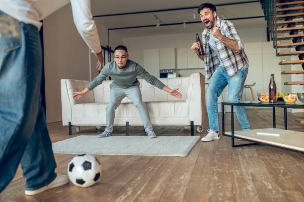istock Young man supporting his buddies during the indoor sports game 1442007066