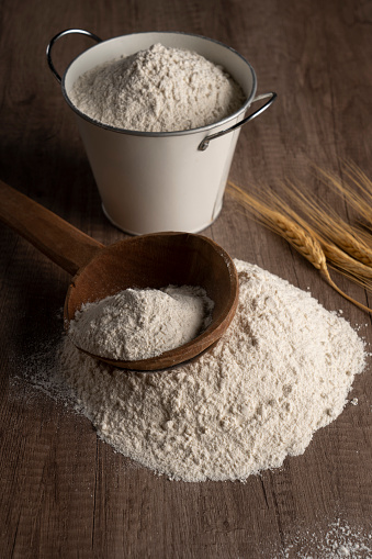 Wheat flour composition. Bowl and ladle with wheat flour.