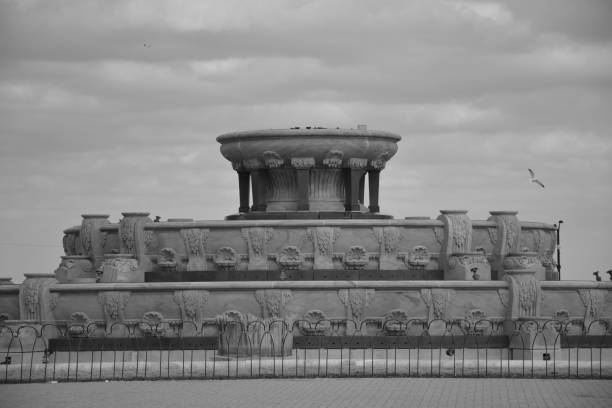 Horizontal image in b/w fountain with water