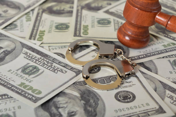 Judge gavel, handcuffs and money banknotes. Economic crime, scam, bail and corruption concept. Judge gavel, handcuffs and money banknotes. Economic crime, scam, bail and corruption concept. bail bond services stock pictures, royalty-free photos & images
