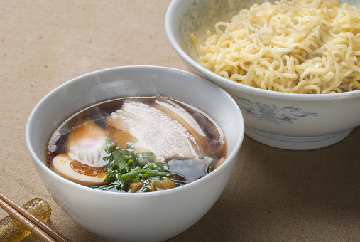 It is said that at a certain ramen shop in Japan, it was a dish for employees who ate leftover noodles with soup and soy sauce dipping sauce. Today, you can enjoy tsukemen all over the country, from popular shops with long lines to shops that are closely tied to the local community.