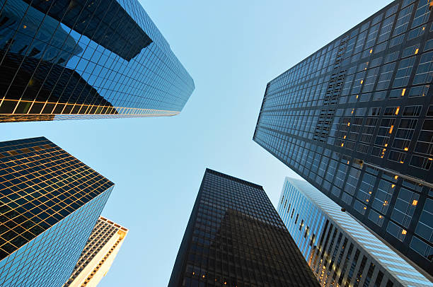 scyscrapers à new york - bien immobilier commercial photos et images de collection