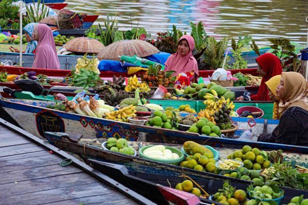 floating market - indigenous culture famous place thailand bangkok imagens e fotografias de stock