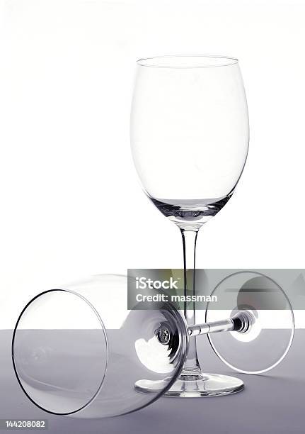 Wineglasses Vacío Foto de stock y más banco de imágenes de Acostado - Acostado, Arreglo, Bebida alcohólica