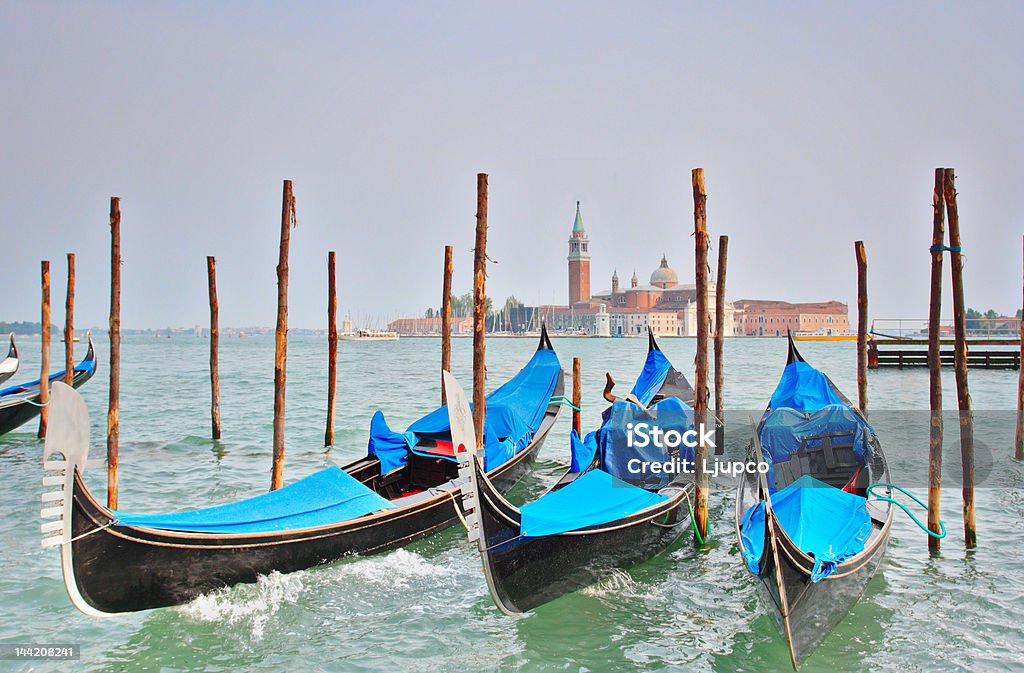 Gondola zacumowane na Molo San Marco w Wenecji, Włochy - Zbiór zdjęć royalty-free (Architektura)