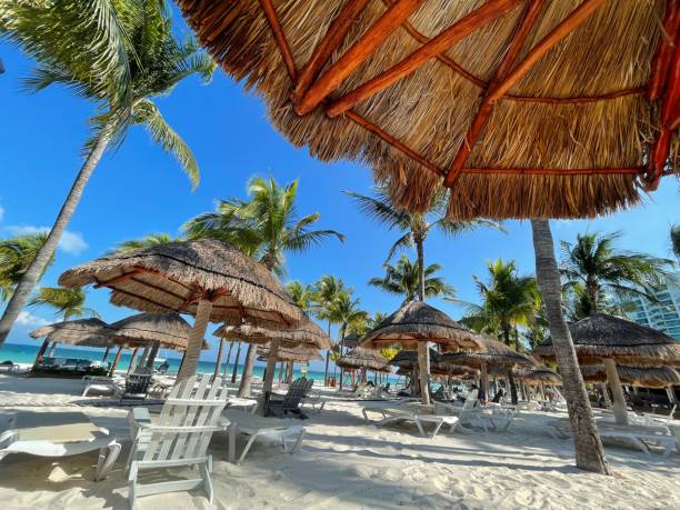 istock Relaxing place in Cancun Ocean Beach with cottages 1442102097