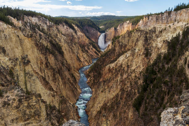 米国イエローストーンのグランドキャニオンの川。 - eroded water grand canyon of yellowstone river river ストックフォトと画像