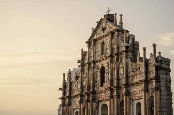 zbliżenie imponującej fasady ruin kościoła św. pawła w makau, podczas zachodu słońca - st pauls church zdjęcia i obrazy z banku zdjęć