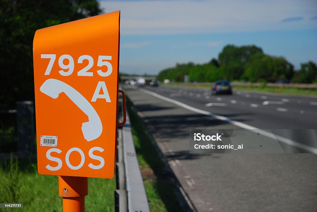 Camino de teléfono de emergencia - Foto de stock de Autopista libre de derechos