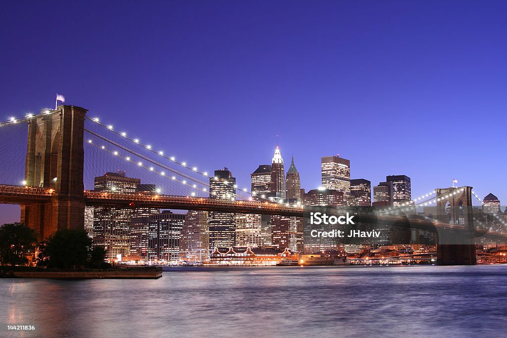 Pont de Brooklyn et Manhattan skyline de nuit - Photo de Nuit libre de droits