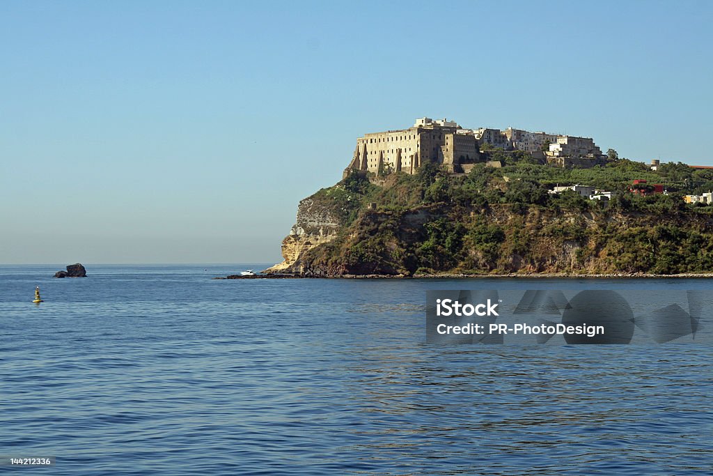 palazo baronale, a Baía de Nápoles, a Ilha de procida - Foto de stock de Baía royalty-free