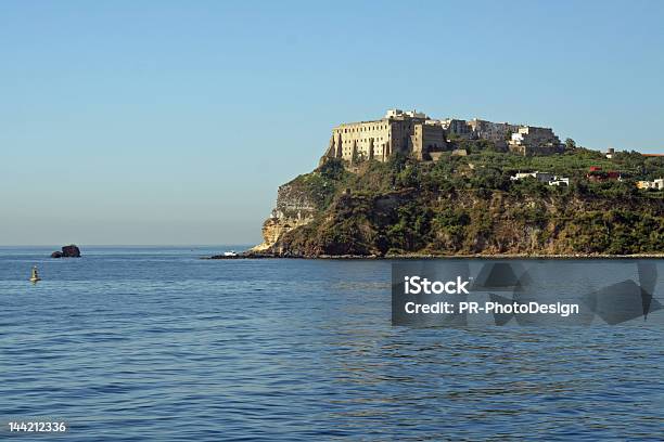 Foto de Palazo Baronale A Baía De Nápoles A Ilha De Procida e mais fotos de stock de Baía