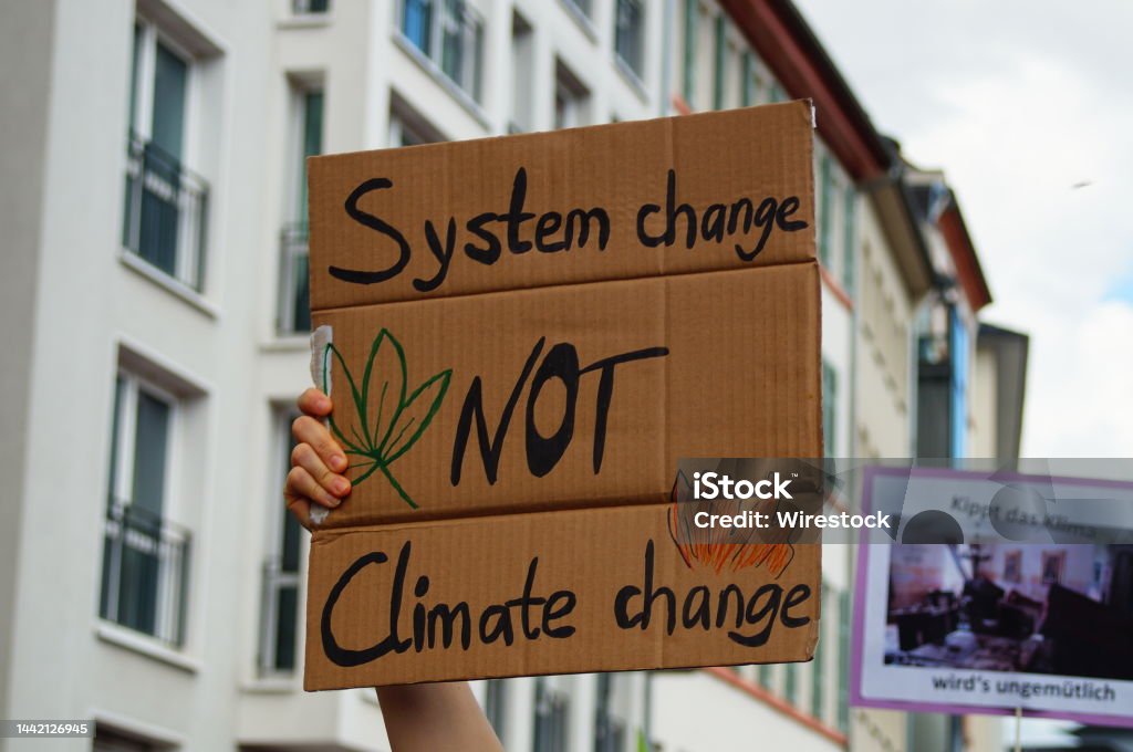 A protest sign at a Fridays for Future demonstration A self-painted protest sign at a Fridays for Future demonstration at the global climate strike in Frankfurt. Agreement Stock Photo