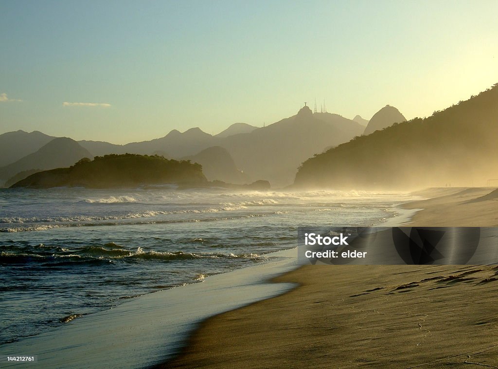 Vista do Corcovado Piratininga praia, no final da tarde - Foto de stock de Praia royalty-free