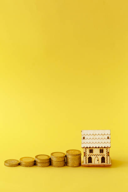 istock Saving money to buy a house 1442149450