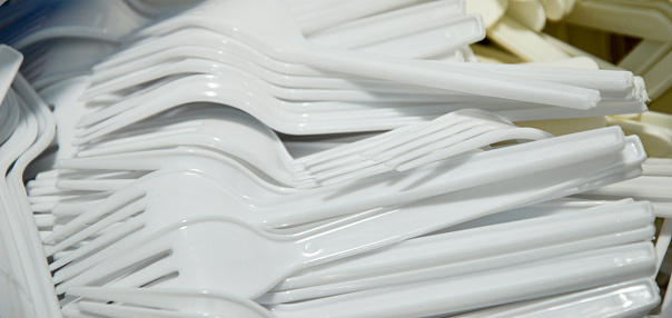 Picture of stacked white plastic forks