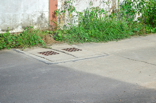 The manhole cover viewed from a distance.