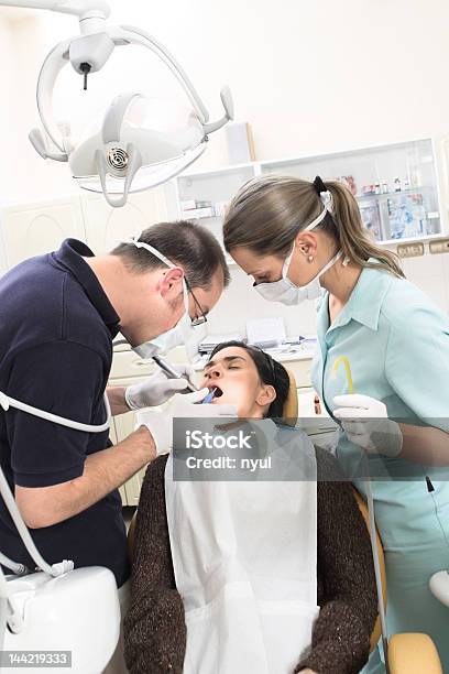 Foto de Dental Atendimento e mais fotos de stock de Dentista - Dentista, Paciente, 30 Anos