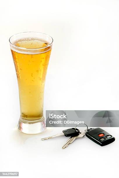 お車ならドリンク - アルコール飲料のストックフォトや画像を多数ご用意 - アルコール飲料, ドライブ, アルコール依存症
