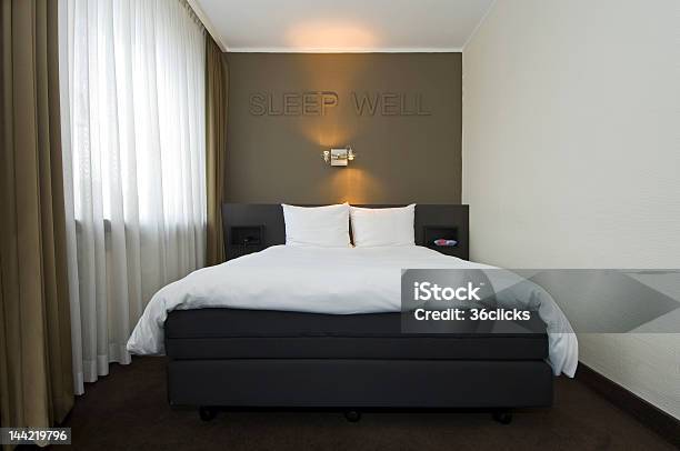 현대적인 호텔 객실 내륙발 고요한 장면에 대한 스톡 사진 및 기타 이미지 - 고요한 장면, 담요, 더블사이즈 침대