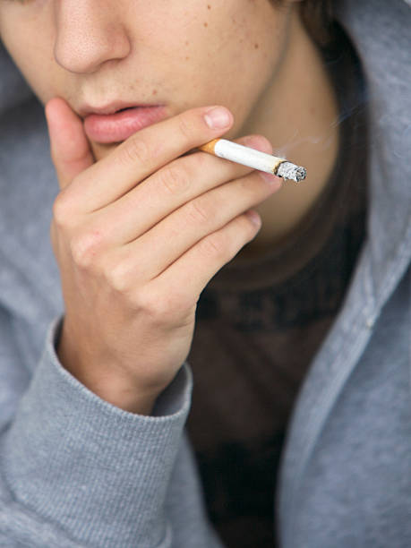 Palenie osoba, – zdjęcie