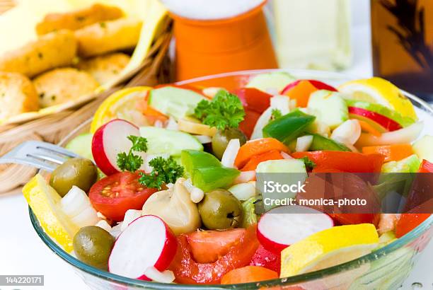 Salada Fresca De Verão 3 - Fotografias de stock e mais imagens de Alcaparra - Alcaparra, Alecrim, Alface