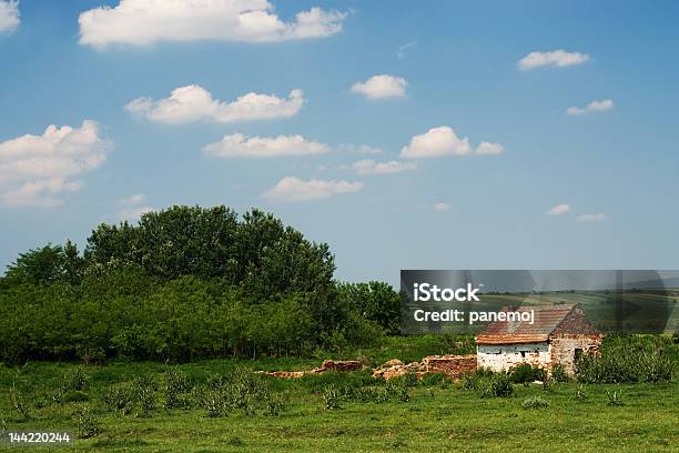 Old Haus Stockfoto und mehr Bilder von Alt - Alt, Baum, Bedeckter Himmel