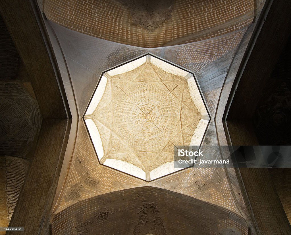 Cupola di un'antica moschea, ornamenti orientali da Isfahan, Iran - Foto stock royalty-free di Affresco